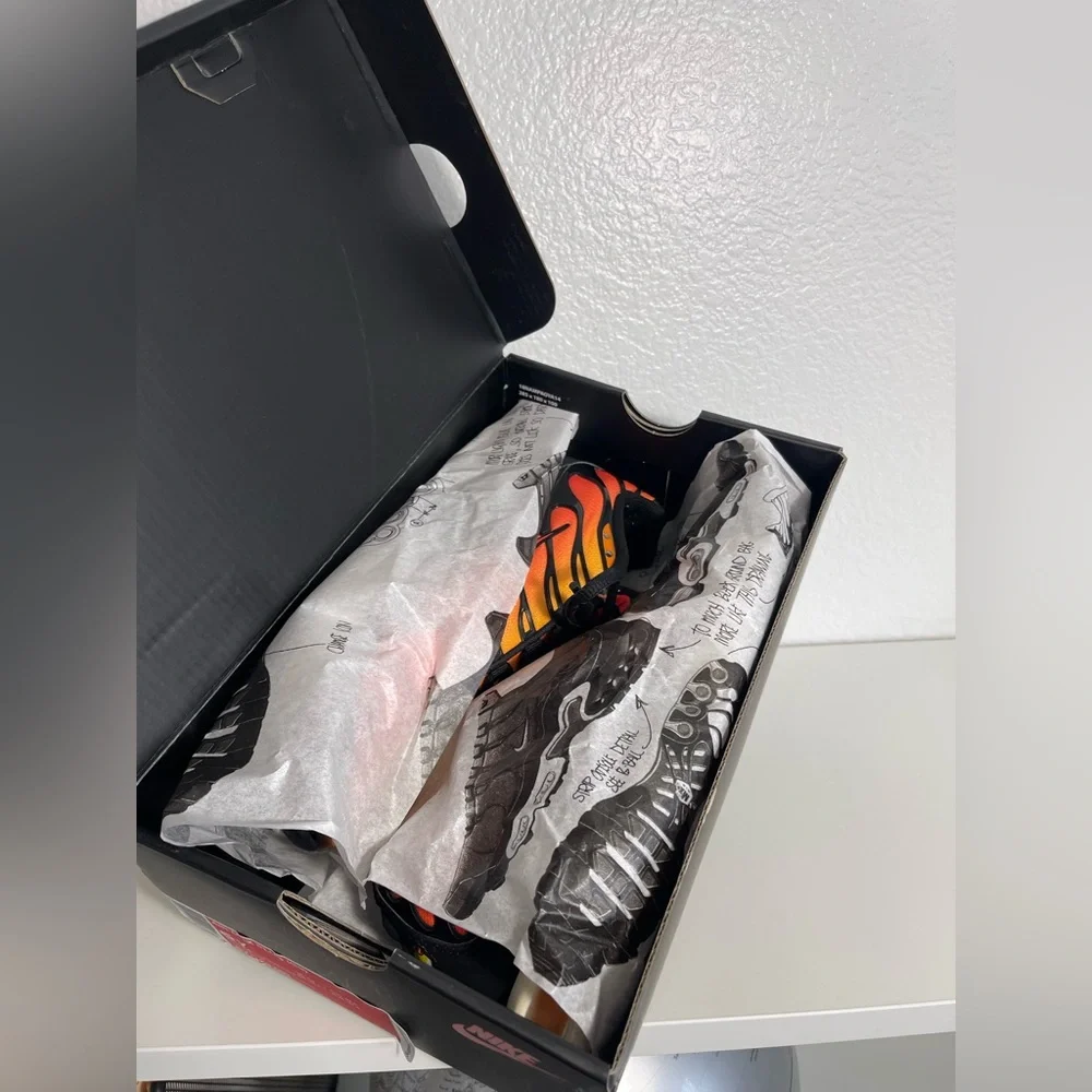 Nike AIRMAX Plus Sunset Sneakers Black and Orange Flame GS - Picture 11 of 11